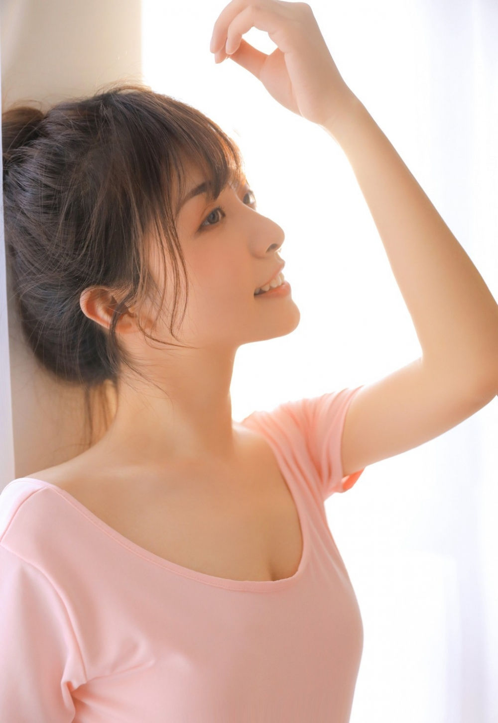 被女老板下雌性激素变性：“职场风云：女老板的性别重塑计划”